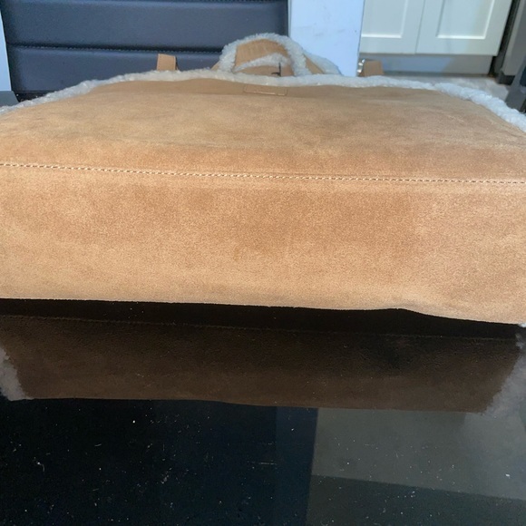 Ugg X Telfar Medium Chestnut Bag - Picture 4 of 8